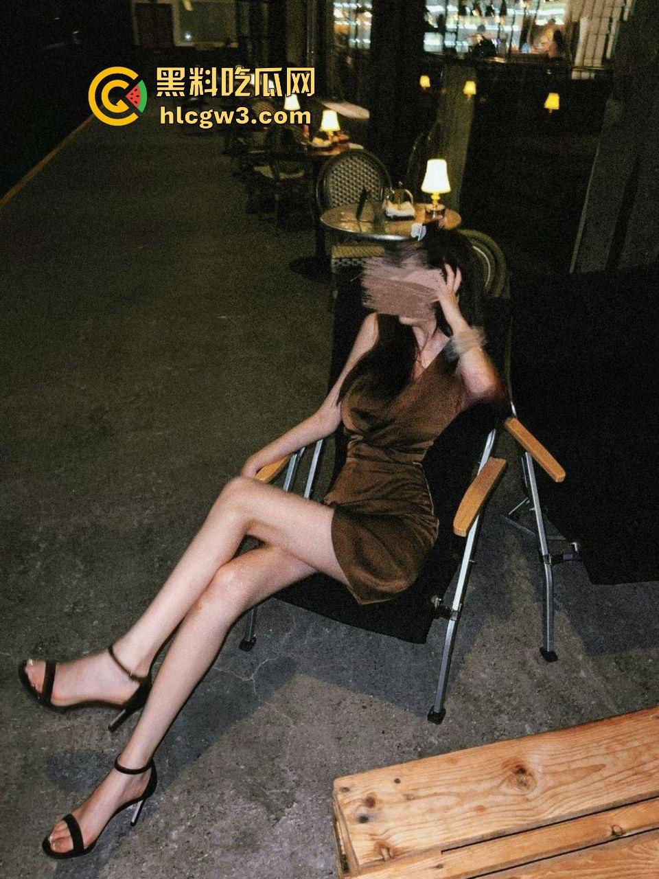 魔都骚货『Luvvv1』全场淫趴搞翻天 黑丝高跟踩着狂浪挑逗嘴上喊爸爸,精盆骚逼流精直喷满地!-4