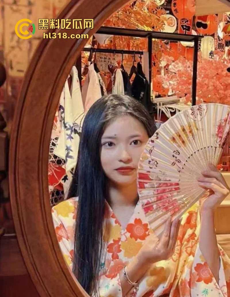 长春师范学院美术老师【秦诗诗】悬空抱起大力猛操，主动上位骑乘榨精，反差本性完美暴露！-1