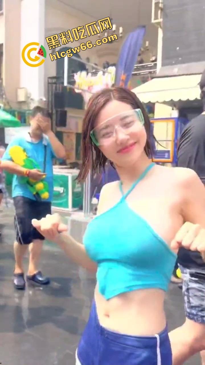 柬埔寨泼水节变成湿身骚趴，夜店女王DJ 『SODA』遭全场狂射，白T湿透巨乳炸出，奶头凸点全场沸腾！-20