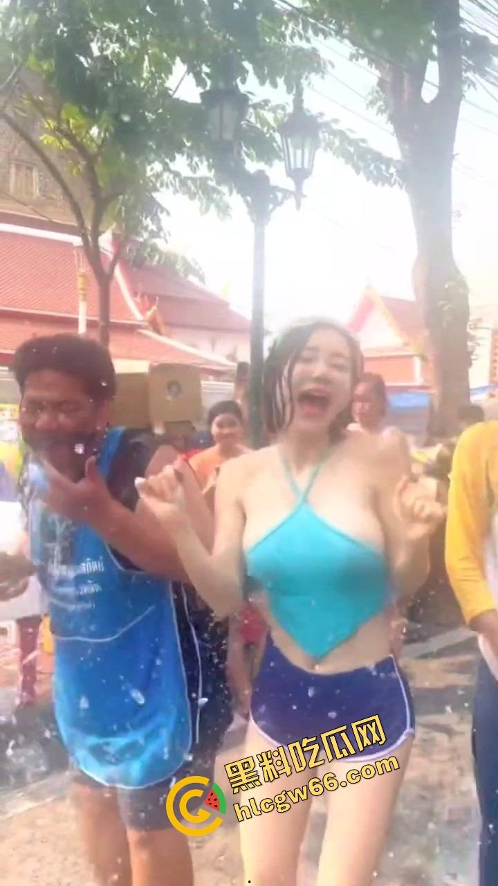柬埔寨泼水节变成湿身骚趴，夜店女王DJ 『SODA』遭全场狂射，白T湿透巨乳炸出，奶头凸点全场沸腾！-24
