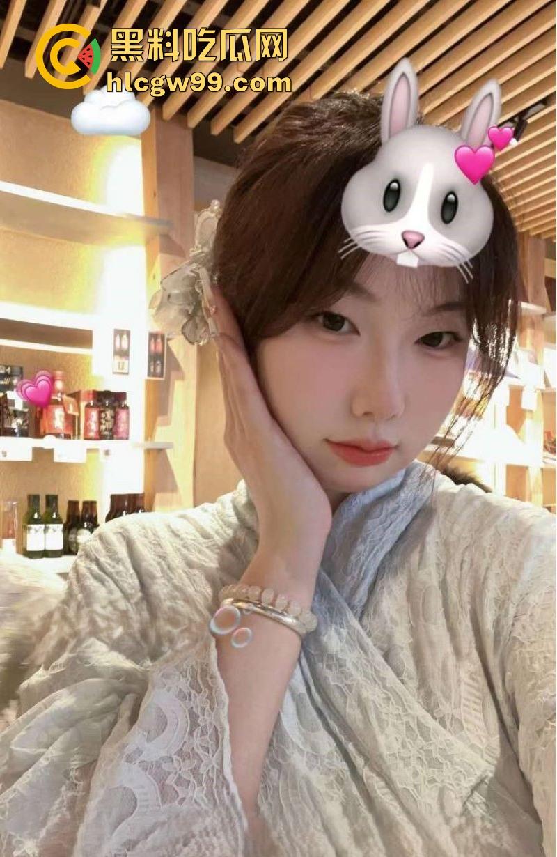 日本大阪留学生【植慧慧】约炮视频曝光，大奶母狗主动索求大屌，肛塞后入爆操骚穴，内容炸裂！-1