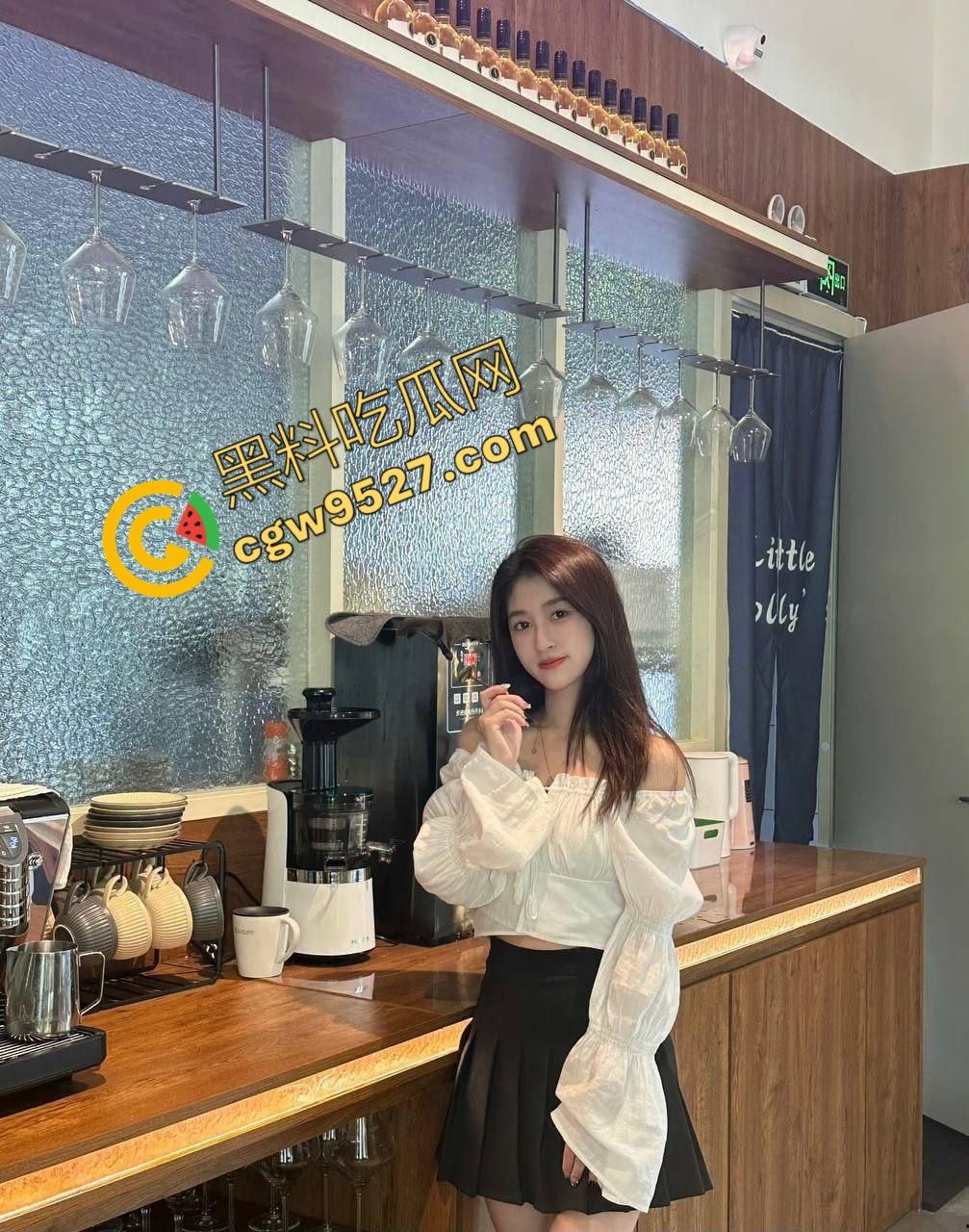 富二代酒店开淫乱轰趴专操别人女友！杭州浙商银行周雪瑶出轨被调成母狗供多人享乐，现场画面堪比AV大片-2