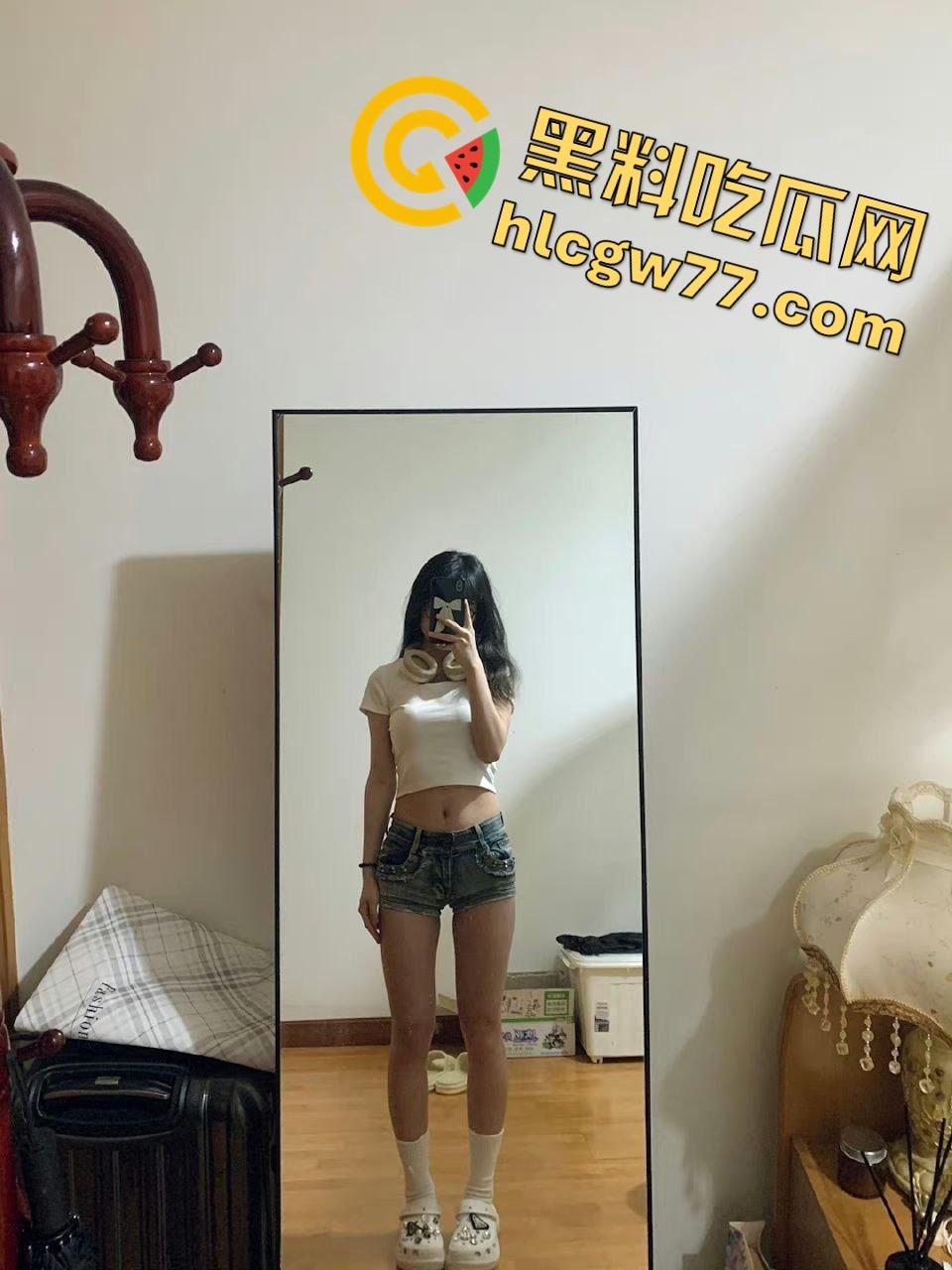 抖音【莉莉爱跳舞吖】被老板儿子当母狗！黑丝库里肉丝+狗链调教，初到社会的一节性课！-5