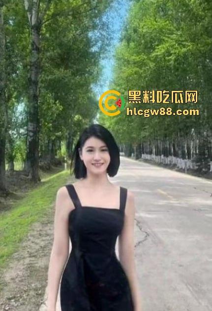 课堂上是学霸，床上是母狗！湖南短发大学生【郭奕函】被约炮大神玩坏任人爆操，被干到高潮连连！-4