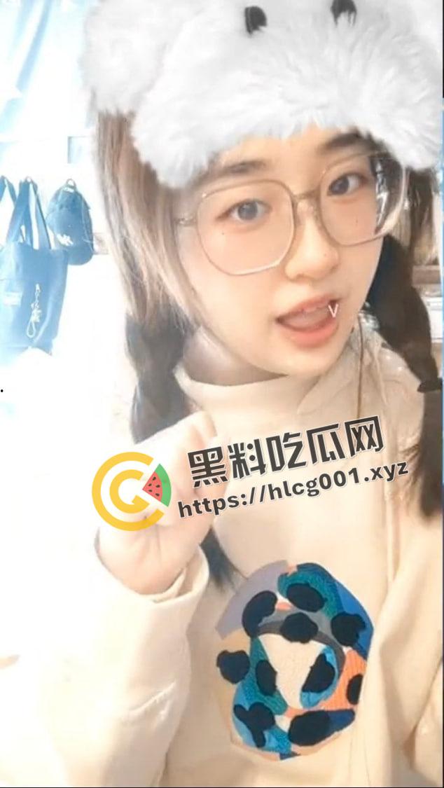 西南医科大学女学生 维修手机遭泄密 巨乳自拍 桃色嫩穴 玩的就是真实-12