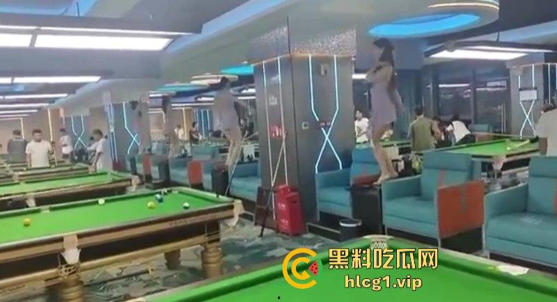 台球厅都这么卷！夜店做梦也想不到 抢他生意的竟然是台球厅 还有黑珍珠！-9