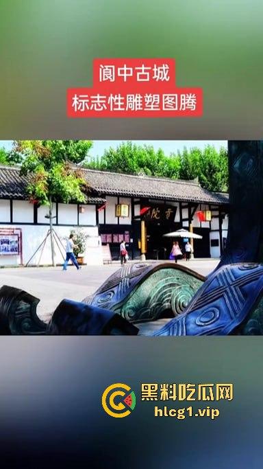 阆中贡院广场激情现场！阿姨大叔雕塑下大胆啪啪，胆子果然跟年龄成正比！-7