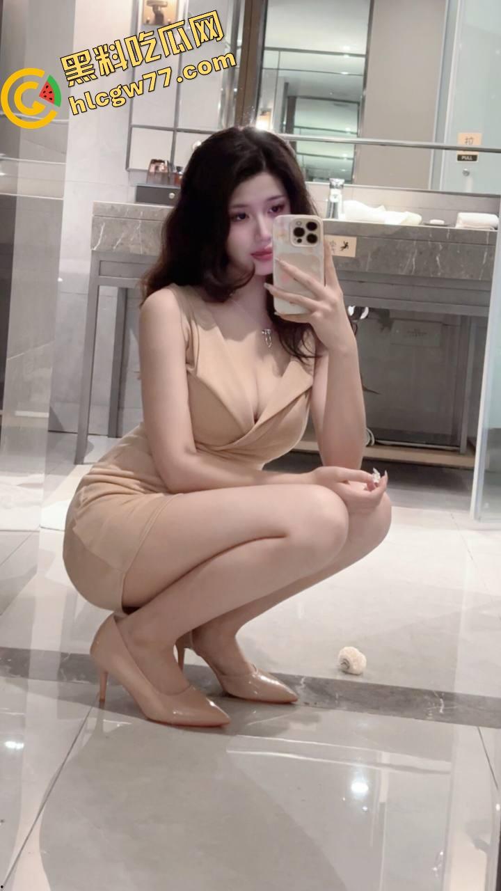 武汉公司里的母狗同事『钱津淼』喜欢玩SM戴项圈当狗，每晚都想被干哭，每次都要口爆才收工！-6