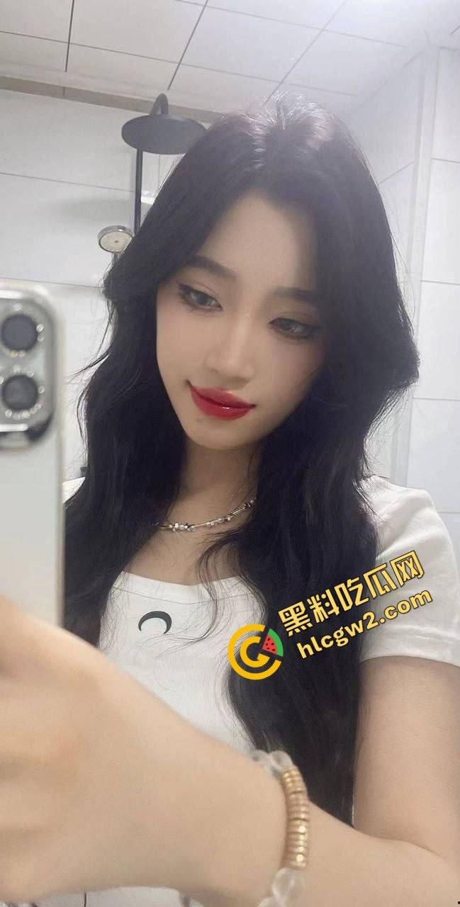 佛山985女反差学生妹【宁丹琪】沦为酒吧舞女 见单男就发露奶自拍 开房猛操贼淫荡！独家流出！-3