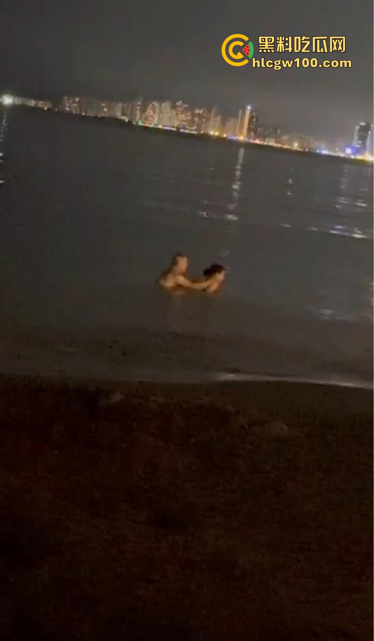 车震？户外？OUT了！没见过的打水炮玩法上线，骚得让人血压飙升，这都能玩出来？-8