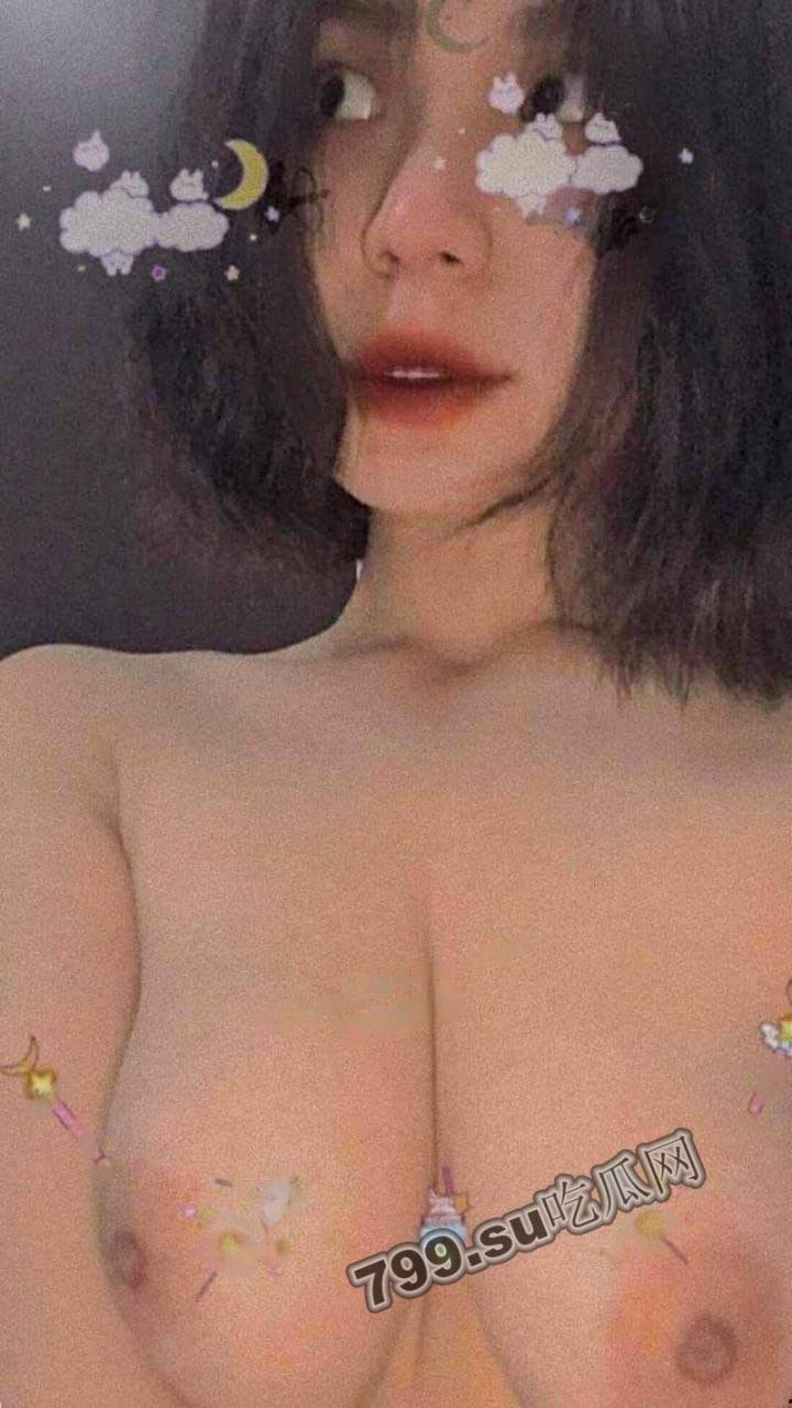 【精品泄密】越南超嫩反差舞蹈系学生妹 巨乳马甲线身材超棒 大量私拍流出-14