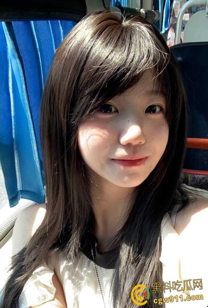 四川武侯学生妹【陆奕好】，清纯高中生与男友教室做爱，跪地口交后入被偷拍，淫荡情书自曝被无套内射！-5