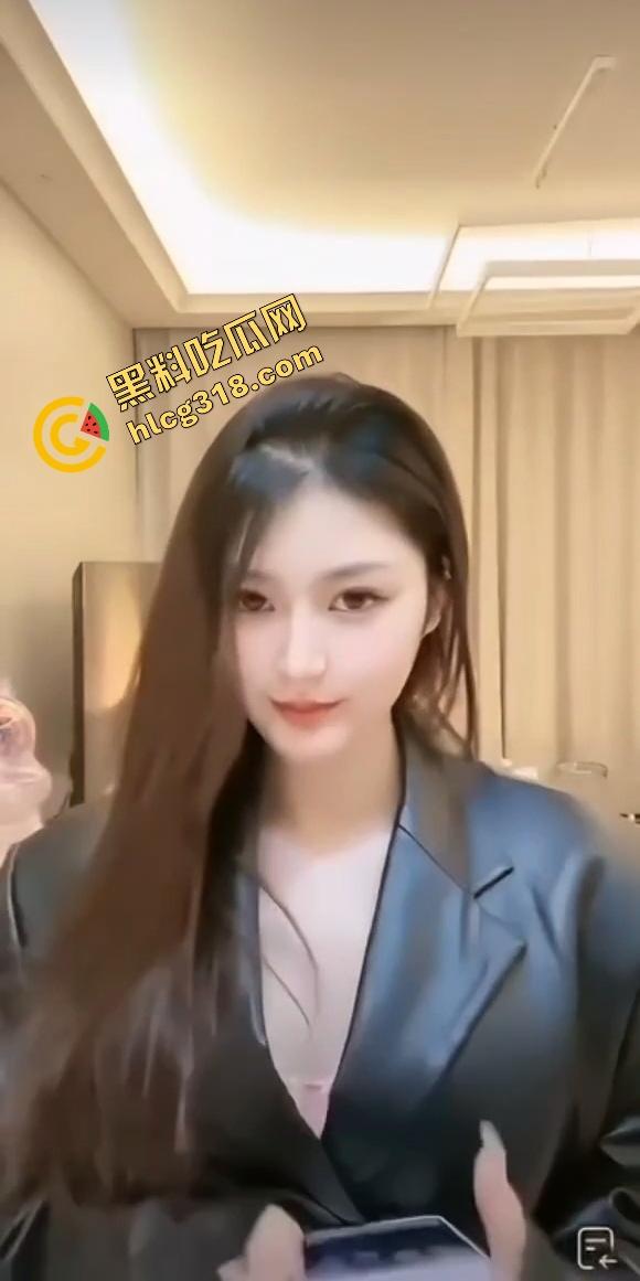 直播不是卖艺是卖逼『赵子易』直播肥嫩鲍鱼一对一给大哥看鲍成品检流程?大哥验货过了就冲!-9