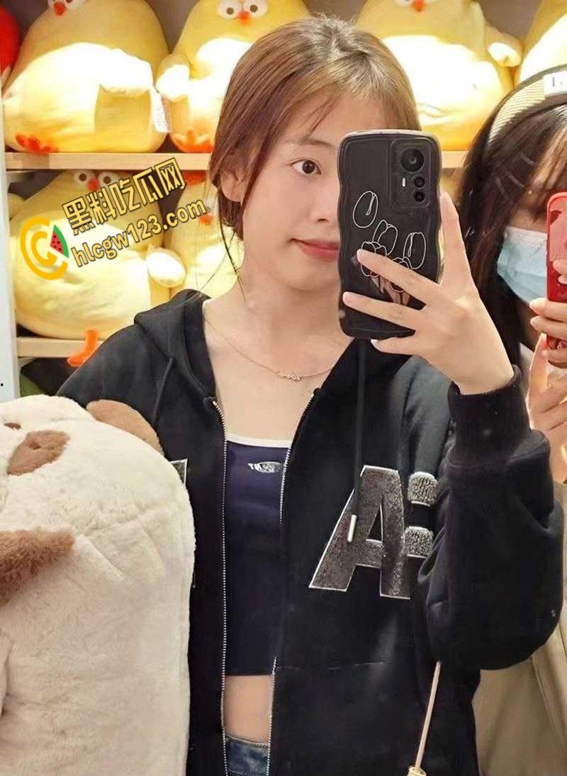 真没想到这么好看的女孩子，被主人调教得如此听话，长腿白丝屁股上写满骚话 !-2