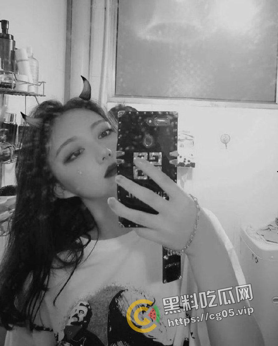 台湾海洋大学台妹被男友流出私密视频 叫床嗲到人都酥了 被粗壮男友干到都快哭了-6