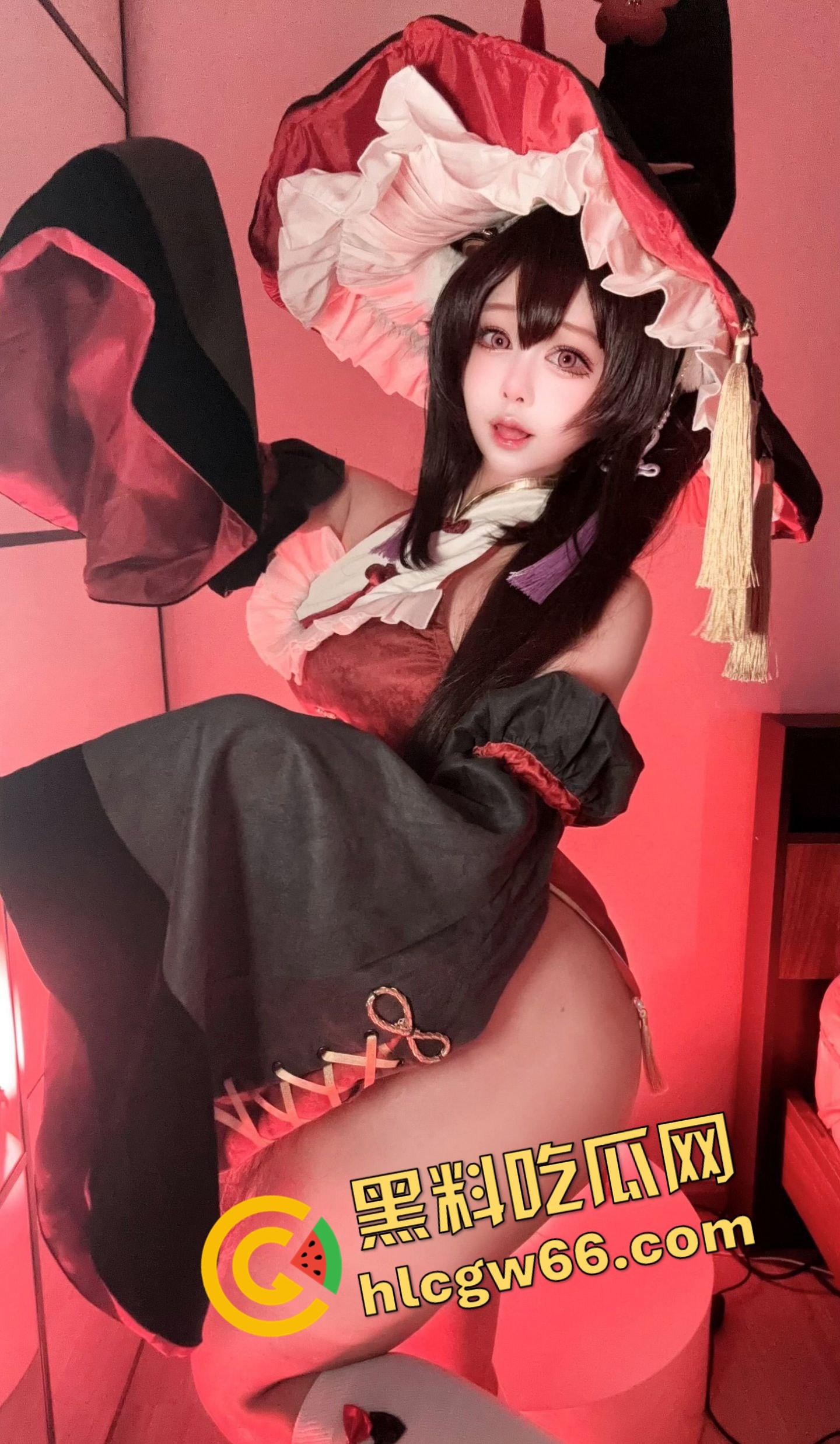 广州漫展COS圈疯批妹子，掰腿窗边榨精，操几下就射，事后还掰逼录像看精液流出来！-7