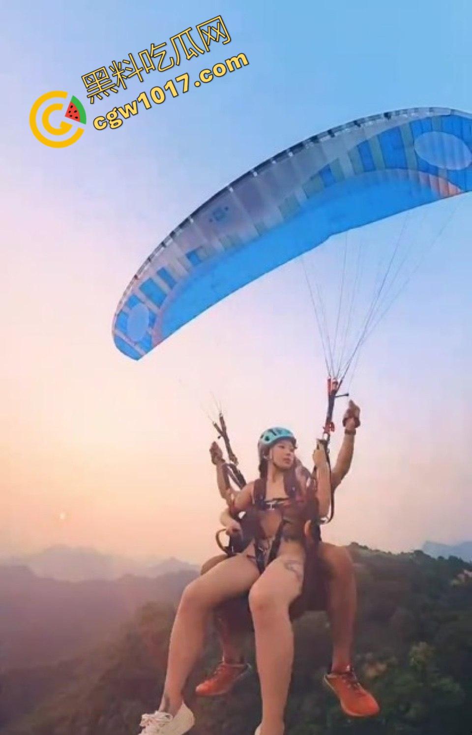 越南岘港上海白领女孩全裸起飞，翘臀隔空振动，惊呼回荡，私处暴露云端，体验高空全裸的双重刺激-3