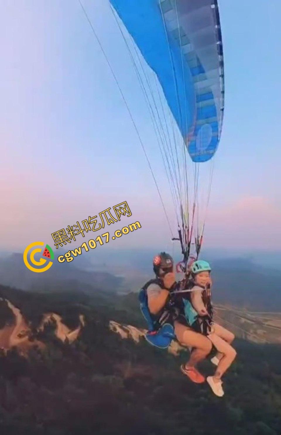 越南岘港上海白领女孩全裸起飞，翘臀隔空振动，惊呼回荡，私处暴露云端，体验高空全裸的双重刺激-6