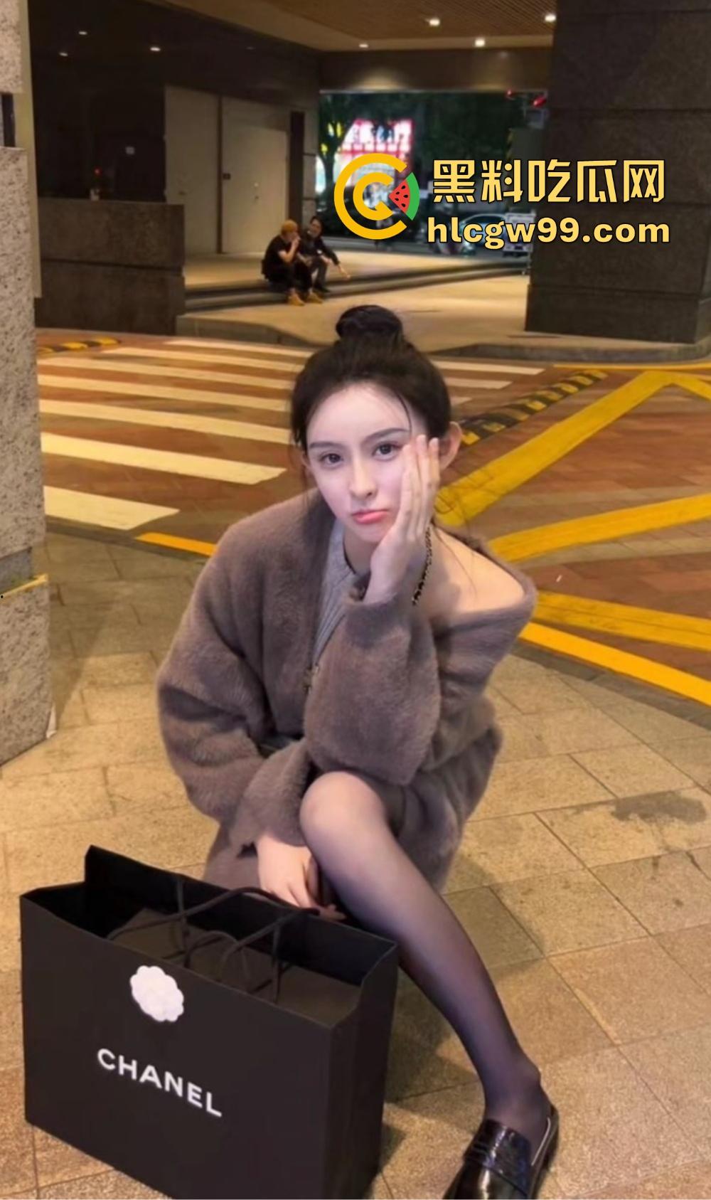 杭州名媛【莎莎】曝光,细腰丰乳肥臀奶子又白又大,富哥专用精盆,联动闺蜜被金主调教啪啪!-9