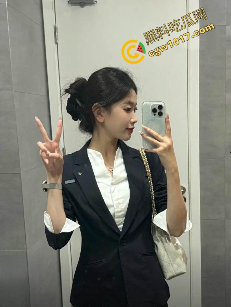 广西柳州奔驰4S店惊爆偷情丑闻！女销售与同事狂野偷情，金主怒曝视频，火爆开车撞店-13