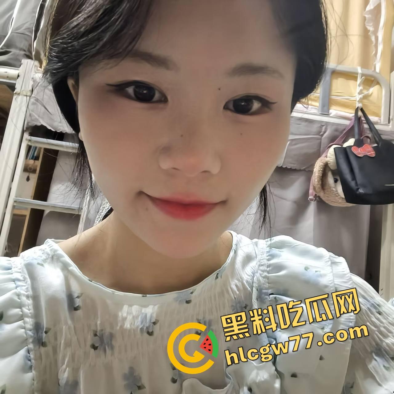 川影兼职小母狗【苏芷妍】为生活费当金主肉便器,每天跪舔口交无套爆操,粉嫩小穴专供内射!-1