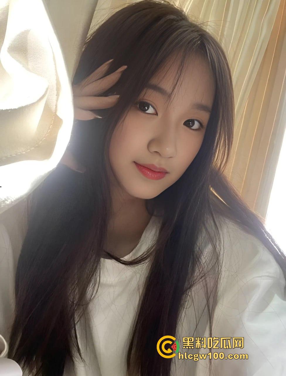 重庆工商职业学院【陈梦婷】性瘾女，05年长相娇嫩，身材纤细却骚到极致，喜欢多人爆操满足性瘾！-2