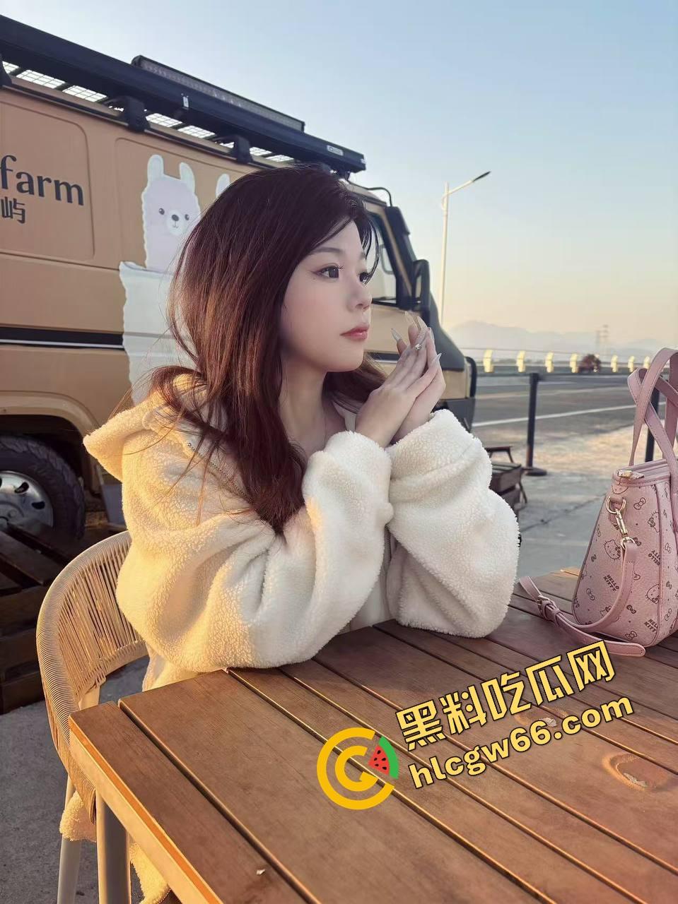 湖南瓜友真实分享人妻老婆骚成精,早上刚睁眼就含我老二,非要日一炮才吃早餐,六味地黄丸都压不住肾亏!-1