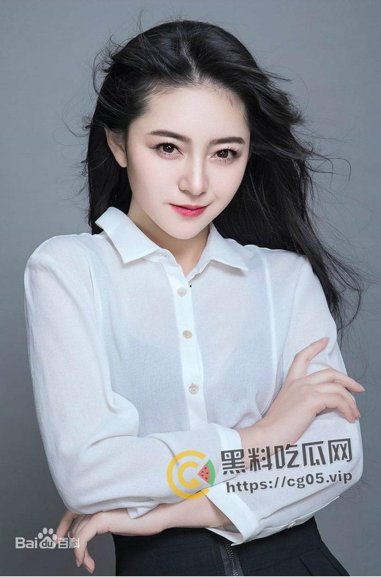 网络大电影萤幕女神【夏茉】被人扒出早期曾去秀人网当模特 傲人双峰 反差感拉满-2