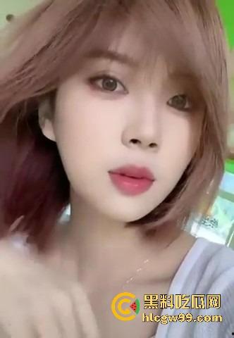 江西短发骚货【佘茜冉】为50万彩礼穿渔网袜情趣制服跪镜子前给男友口爆,500块操一次不香吗?-7