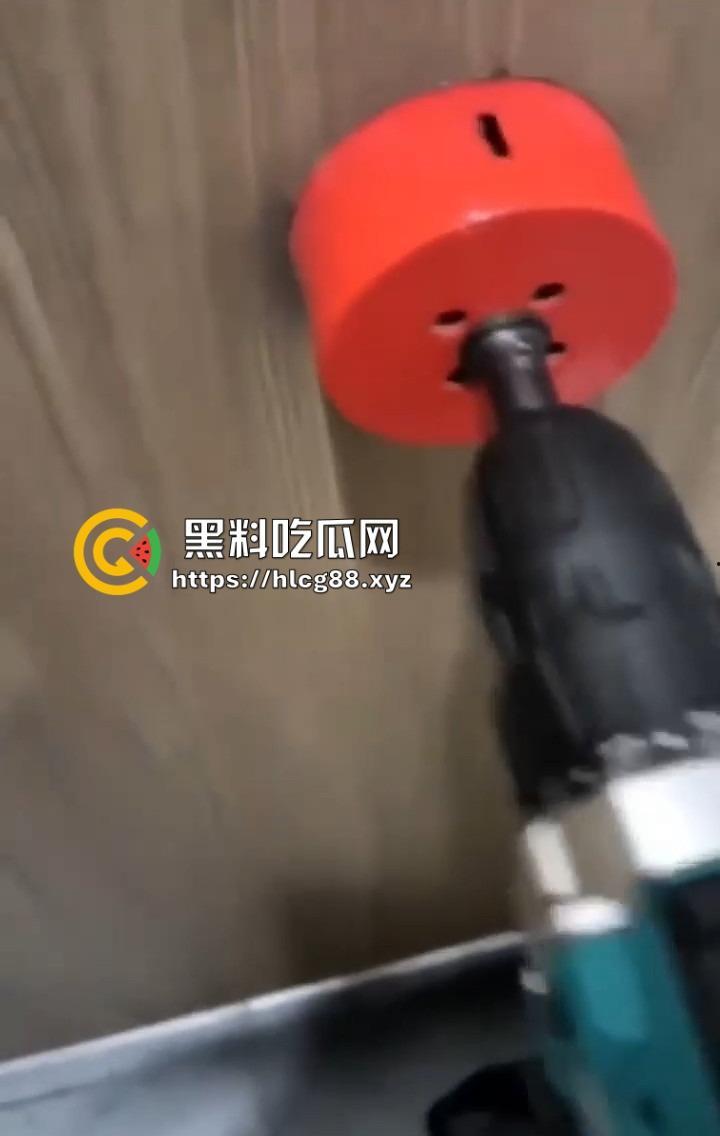 宁波万象城鸟洞事件,群友挖洞被抓,赔7000补窟窿,原来厕所鸟洞是他妈的专业户挖的!-4