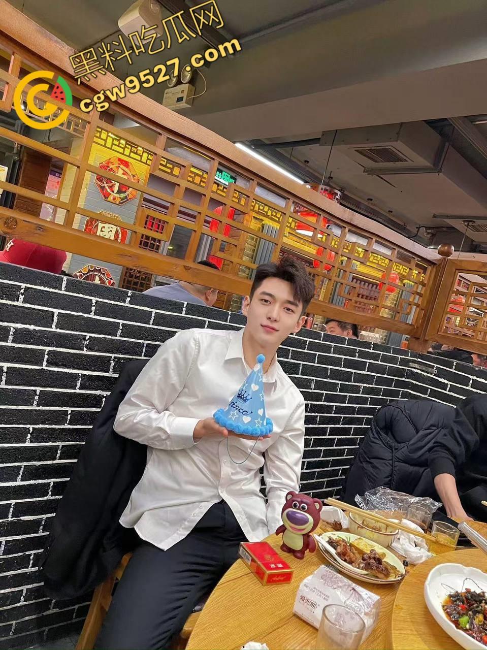 北京GAY圈大佬威哥遭主人调教，夹着精液办婚礼，婚后下药将老婆迷晕送给主人无套内射，这操作颠覆你的三观-3